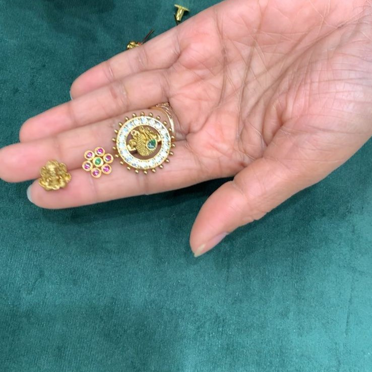 CHANGEABLE EAR RINGS