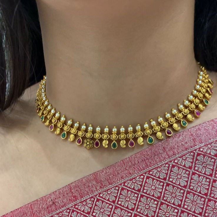 SHORT NECKLACE