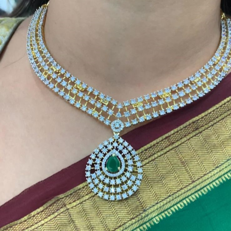 CHOKER WITH EAR RINGS